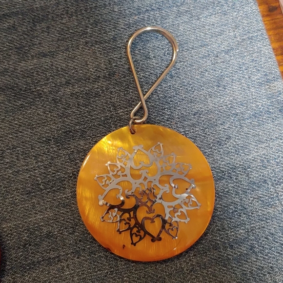 Silver Accented Shell Keychains. - Picture 3 of 7